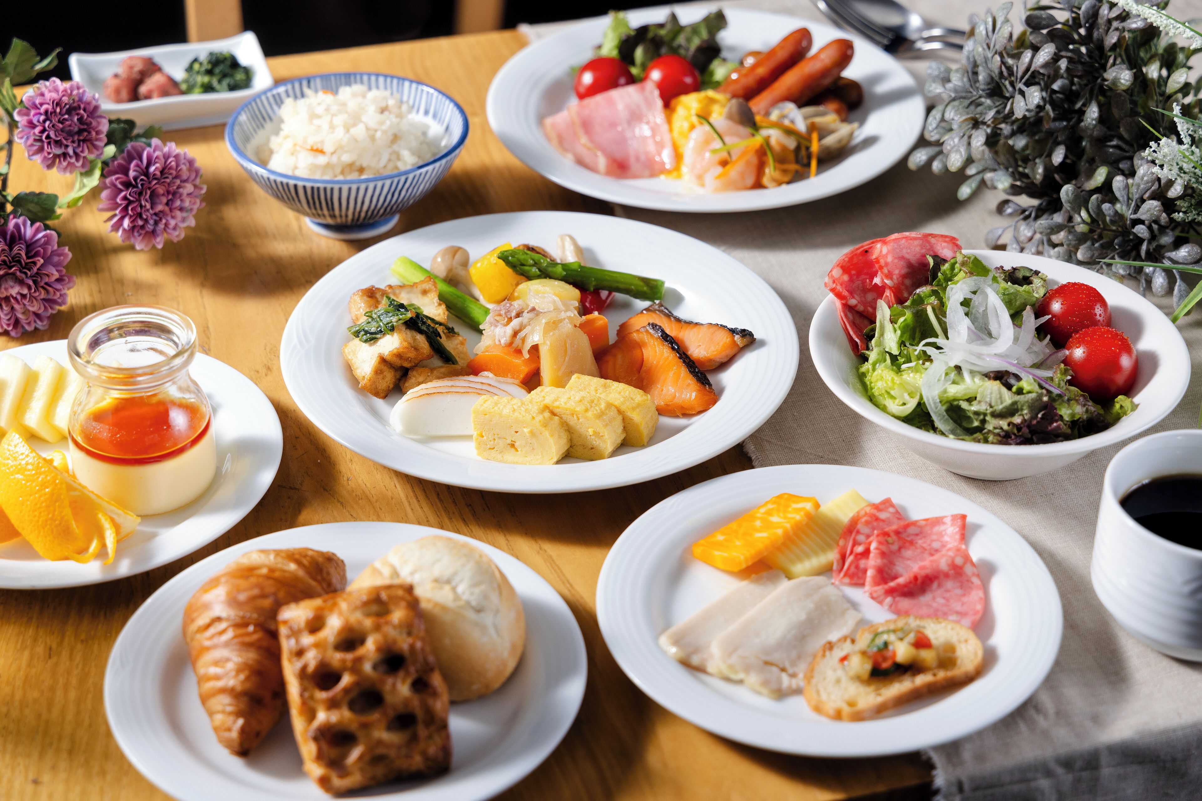 daily buffet breakfast (jpy 1980 per person)