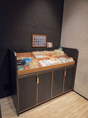 A reception desk with a framed menu and a variety of items on display. - Hiroshima Washington Hotel (Hiroshima)
