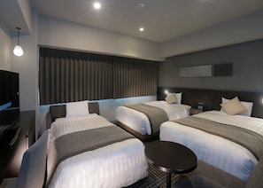 Triple Room, Non Smoking | Down comforters, in-room safe, blackout drapes, soundproofing