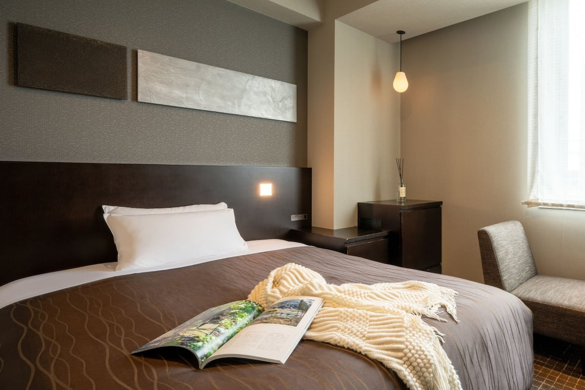 Couette en duvet d'oie, rideaux occultants, Wi-Fi gratuit, draps fournis