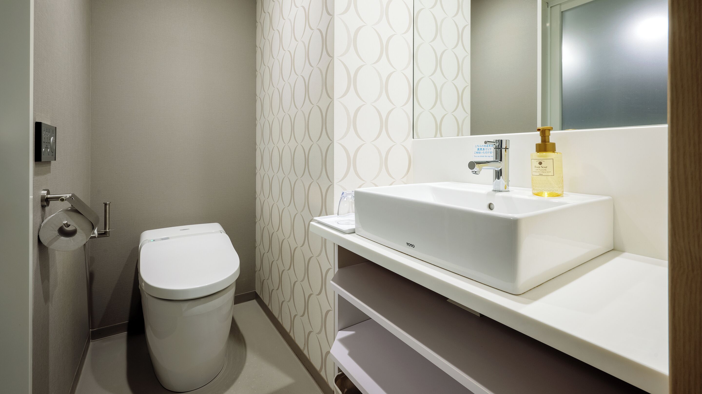 combined shower/bathtub, deep-soaking bathtub, free toiletries