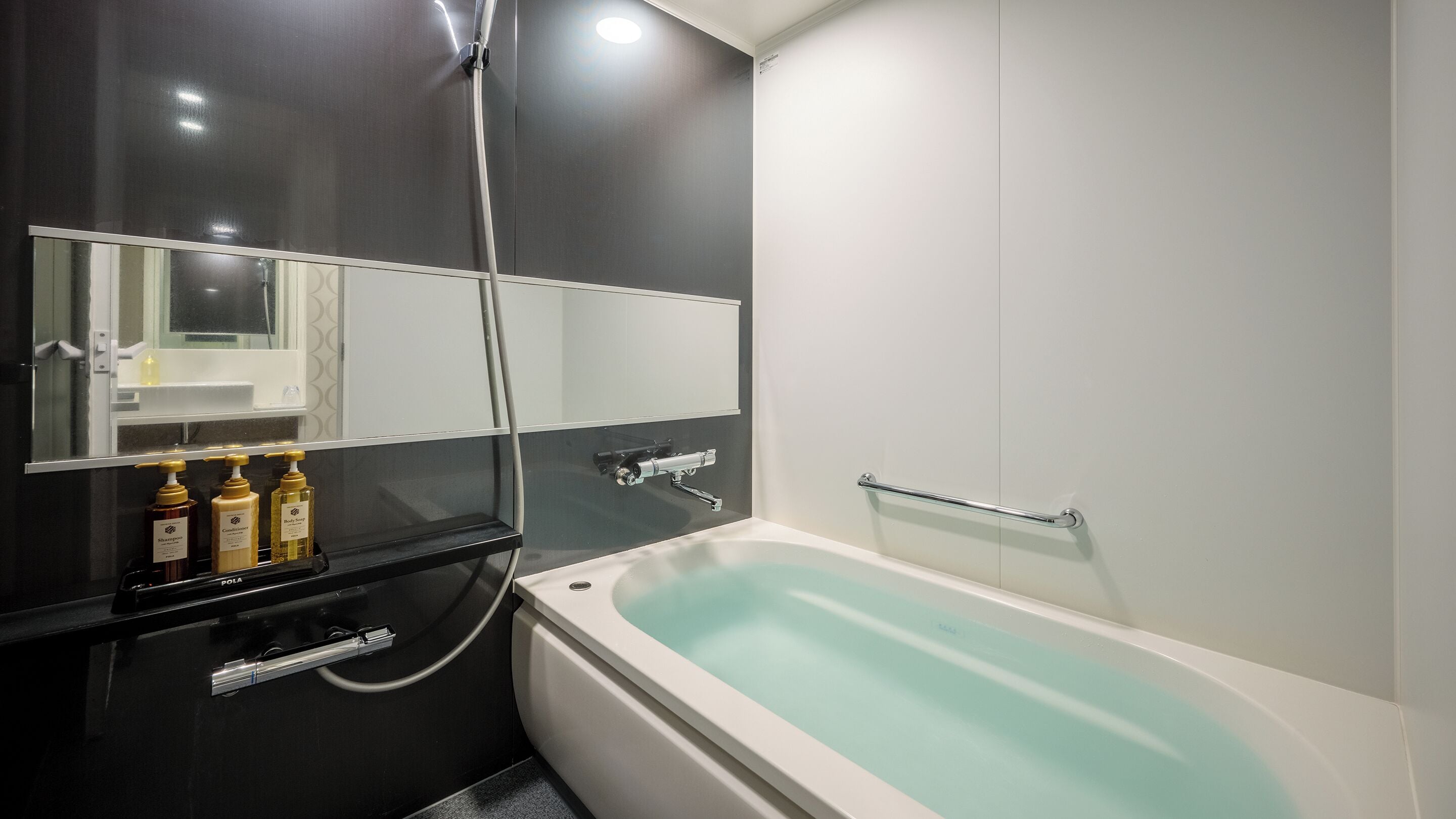 combined shower/bathtub, deep-soaking bathtub, free toiletries