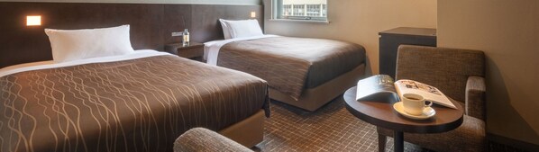 A hotel room with two beds, a small table with a cup and a menu, and a chair. - Sendai Washington Hotel (Sendai)
