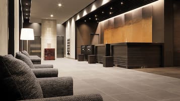 Coin salon dans le hall