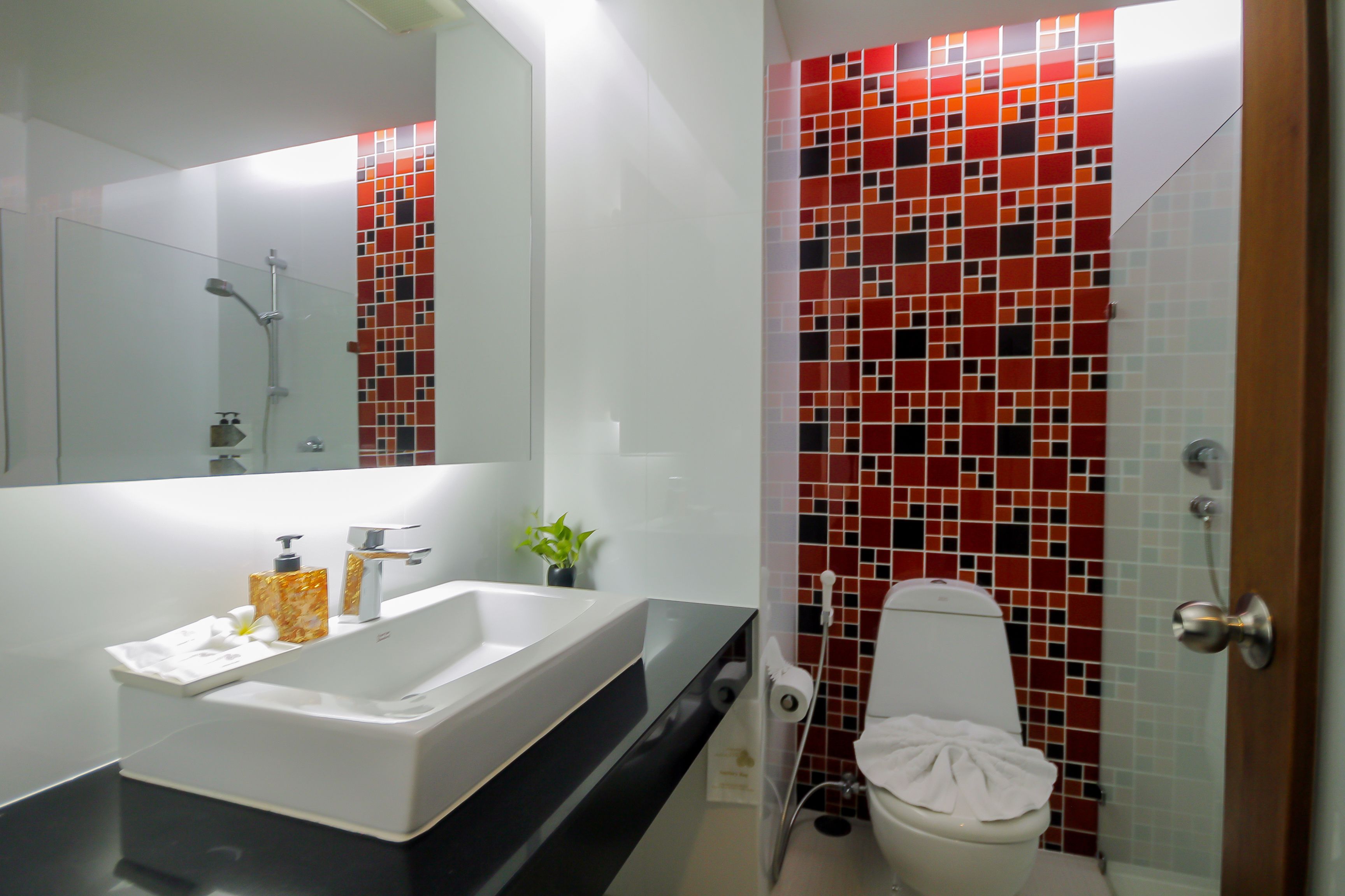 superior twin room | bathroom | shower, free toiletries, hair dryer, towels