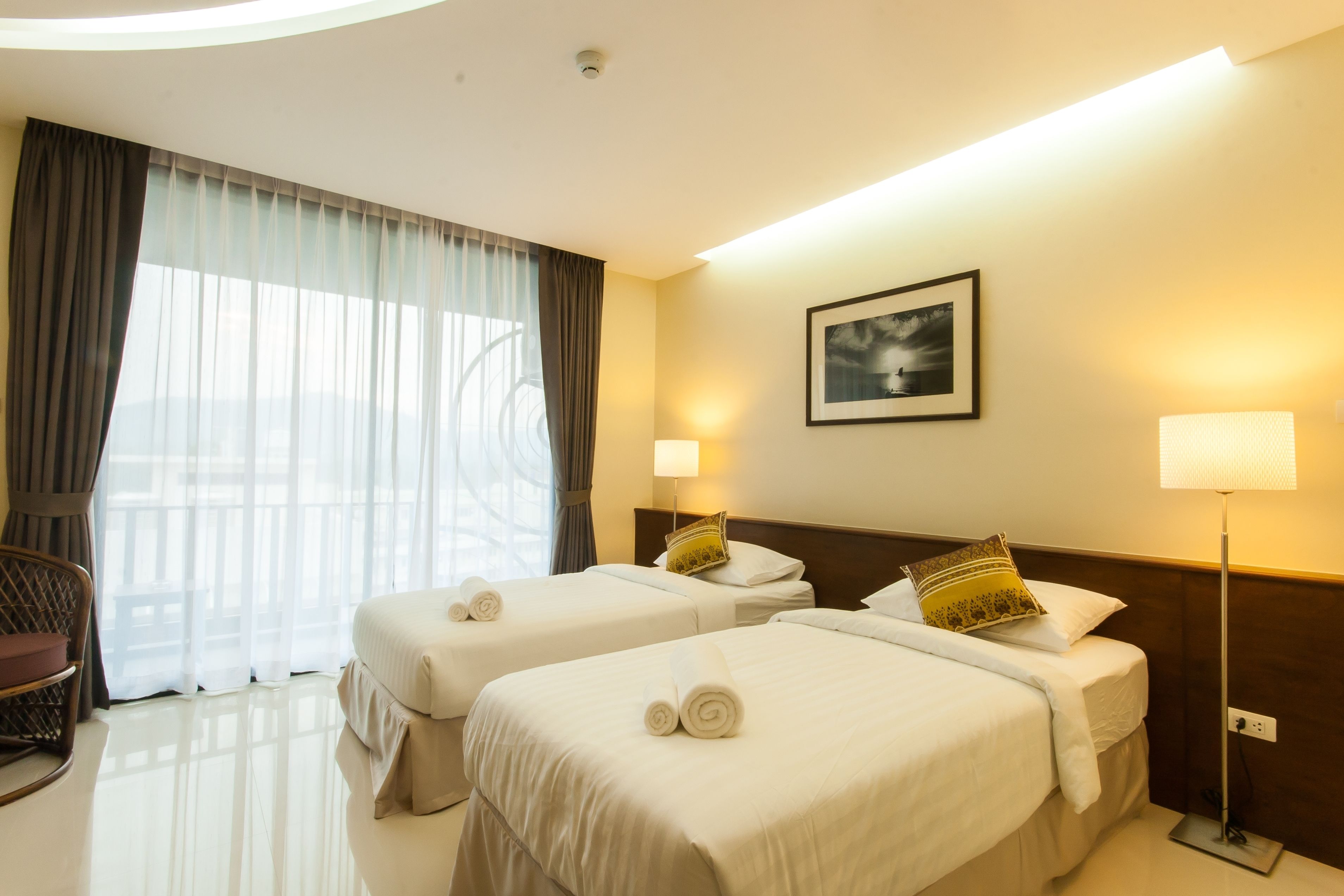 in-room safe, desk, laptop workspace, blackout curtains