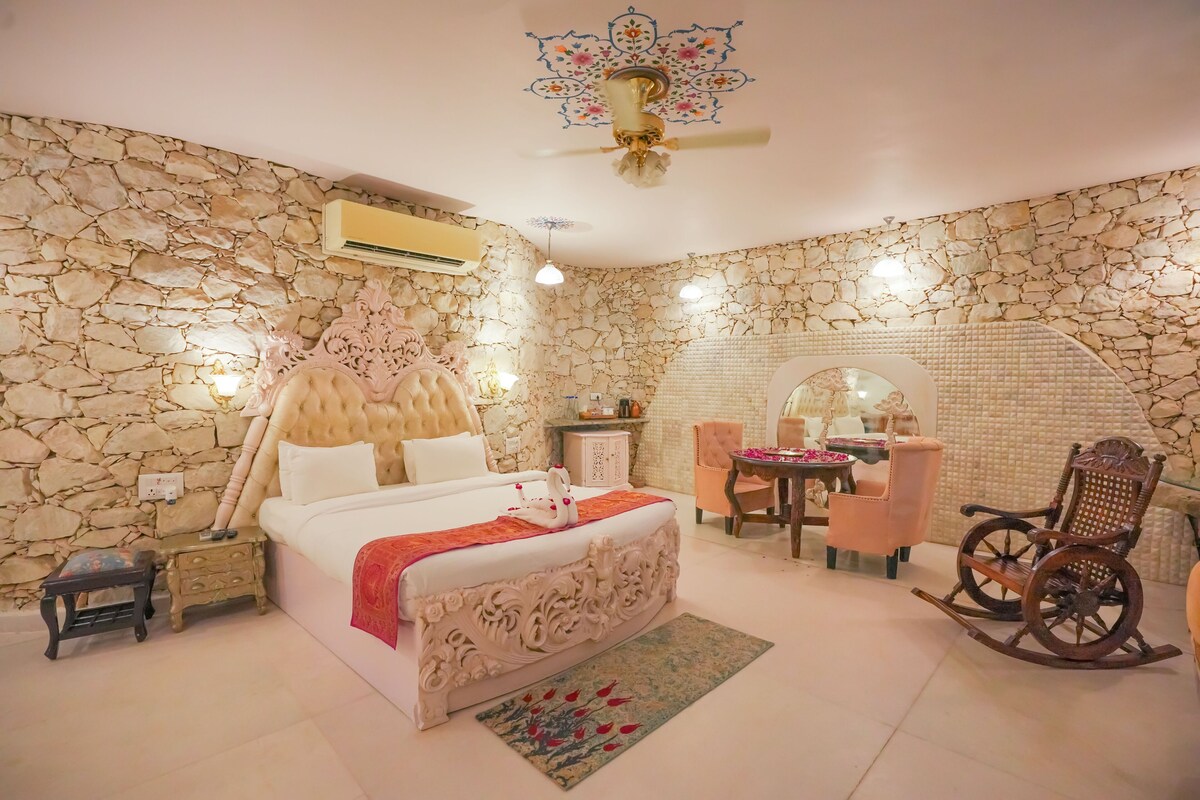 Luxury Suite - Breakfast Included  | Premium bedding, in-room safe, bed sheets
