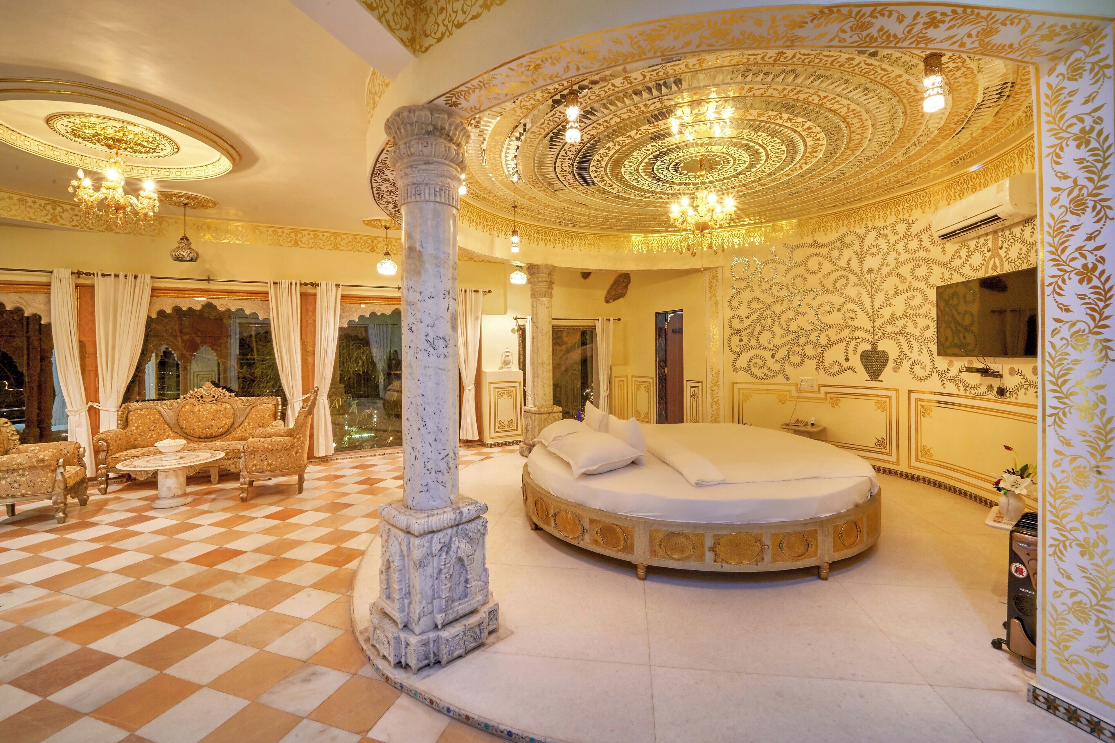 Maharaja Suite | Premium bedding, in-room safe, free wired Internet, bed sheets