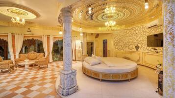 Maharaja Suite | Premium bedding, in-room safe, free wired Internet, bed sheets