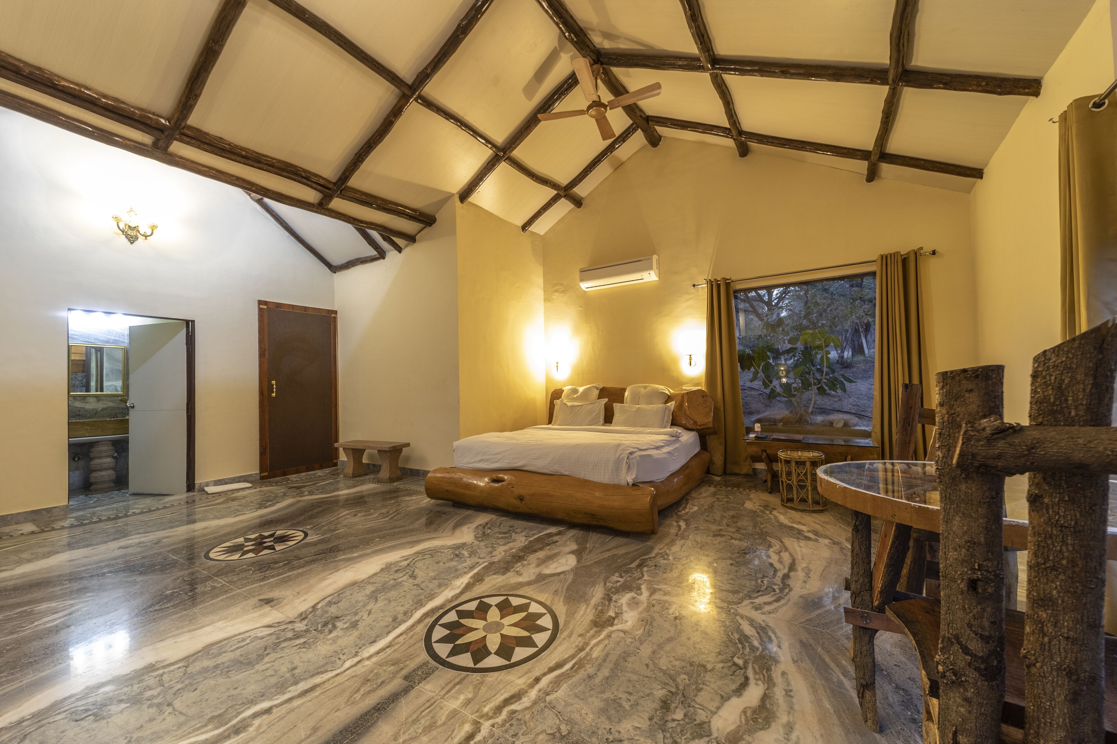 Flower Valley | Premium bedding, in-room safe, free wired Internet, bed sheets