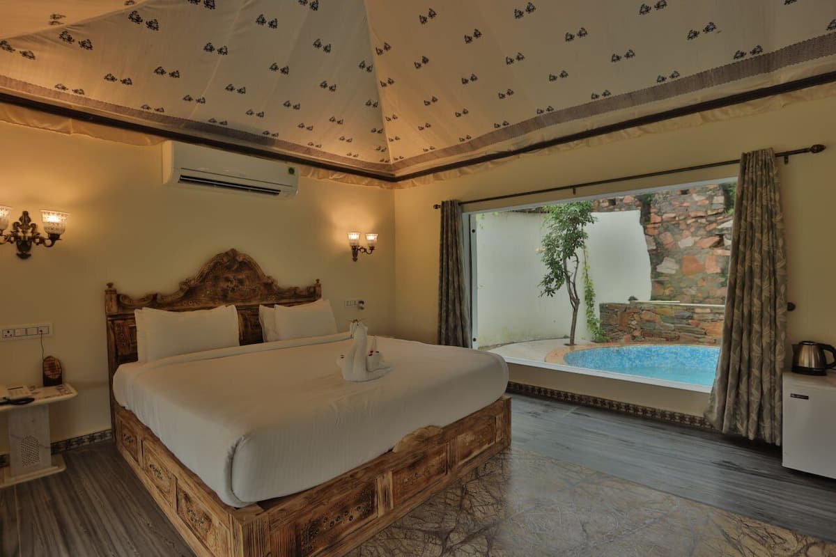 Tenda, 1 Tempat Tidur Queen | Seprai premium, brankas, Internet kabel gratis, dan seprai linen