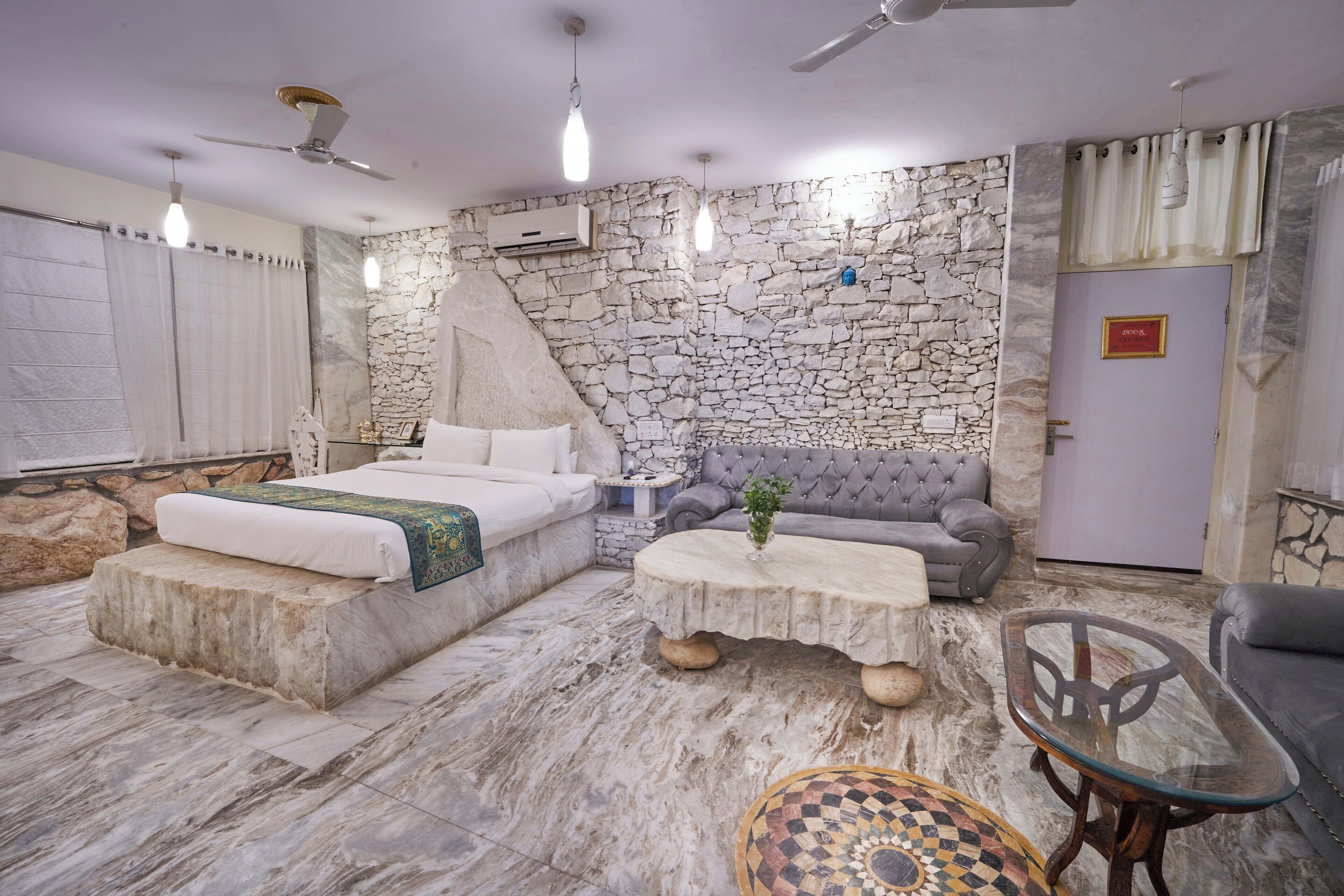 Luxury Suite - Breakfast Included  | Premium bedding, in-room safe, free wired Internet, bed sheets