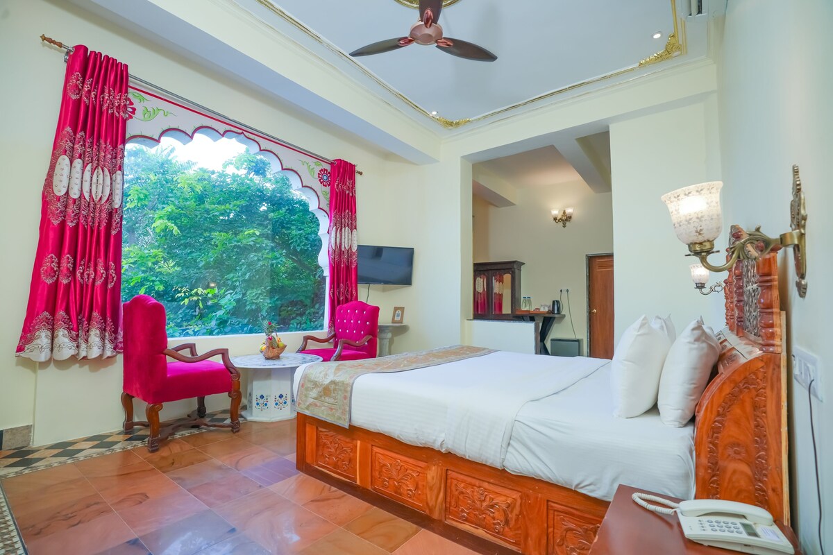 Deluxe Room | Premium bedding, in-room safe, bed sheets