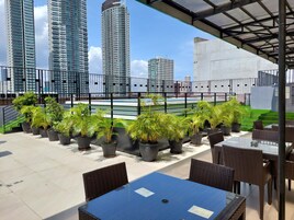 Outdoor pool, sun loungers