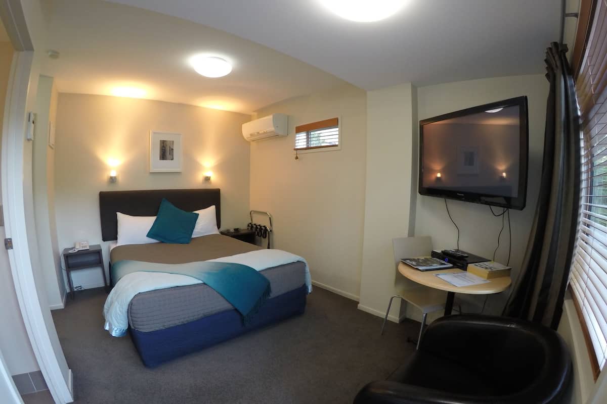Standard Studio (Ground Floor) | Iron/ironing board, free WiFi, bed sheets