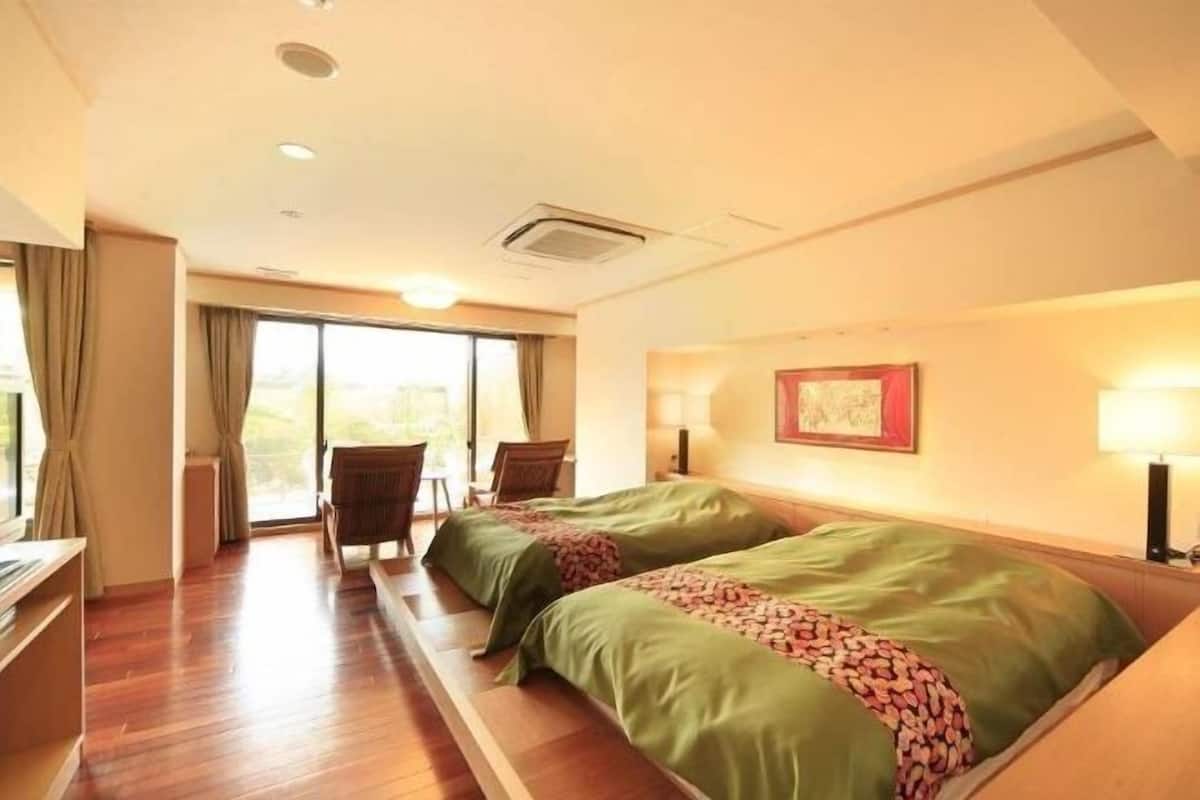 Premium bedding, in-room safe, free WiFi, wheelchair access