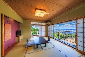 Panoramic Corner Japanese Style Room (Check in until 18:00) | Ropa de cama de alta calidad y caja de seguridad en la habitación