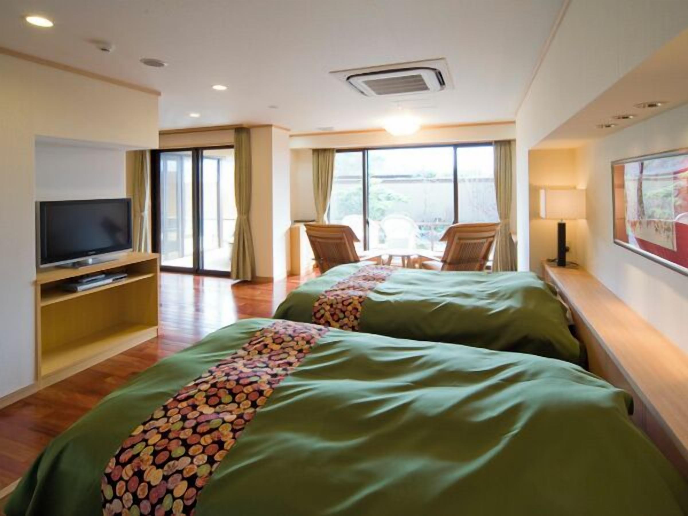 Premium bedding, in-room safe, free WiFi, wheelchair access