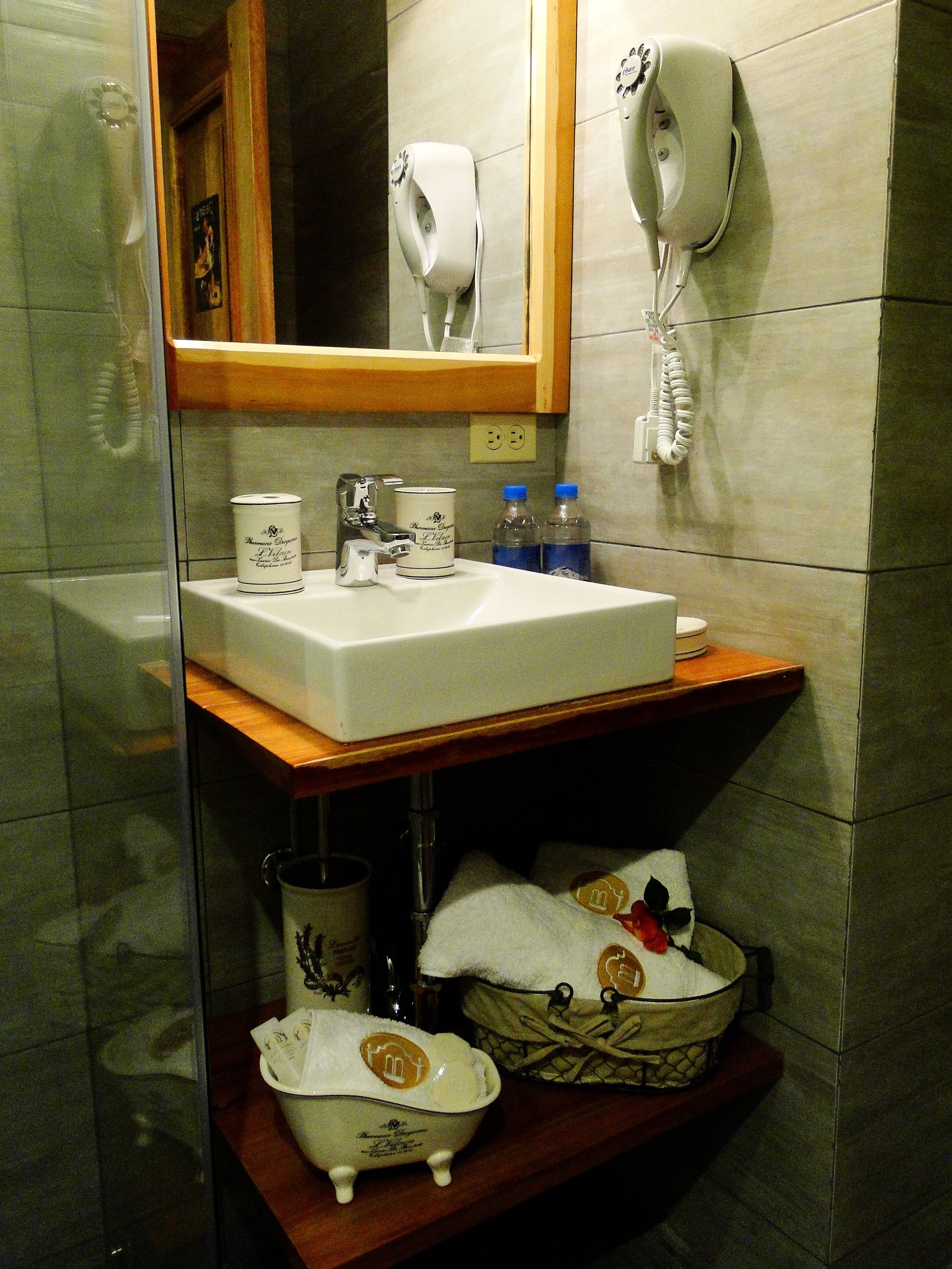 1 bedroom, egyptian cotton sheets, premium bedding, select comfort beds