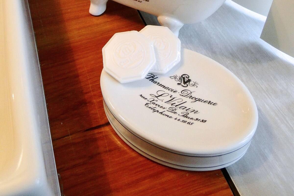 comfort double room | bathroom amenities | shower, rainfall showerhead, free toiletries, hair dryer