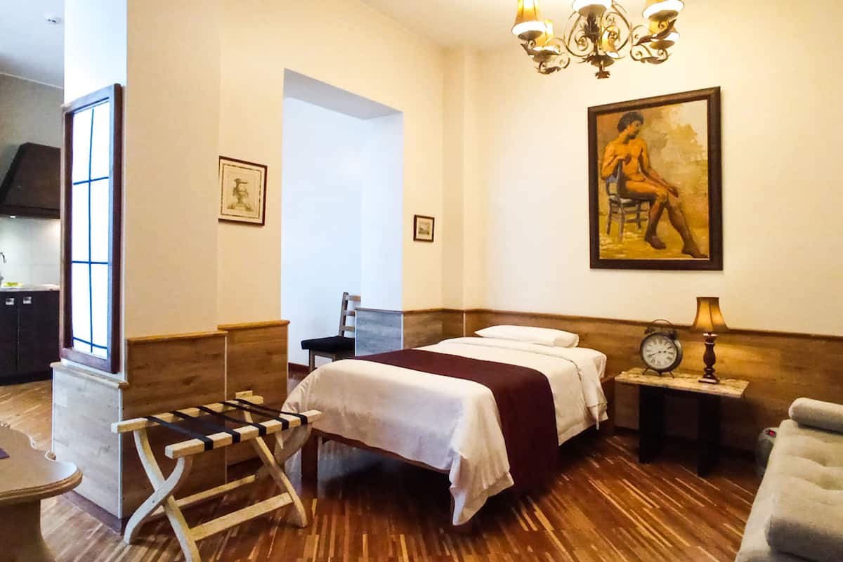 luxury apartment | 1 bedroom, egyptian cotton sheets, premium bedding, select comfort beds