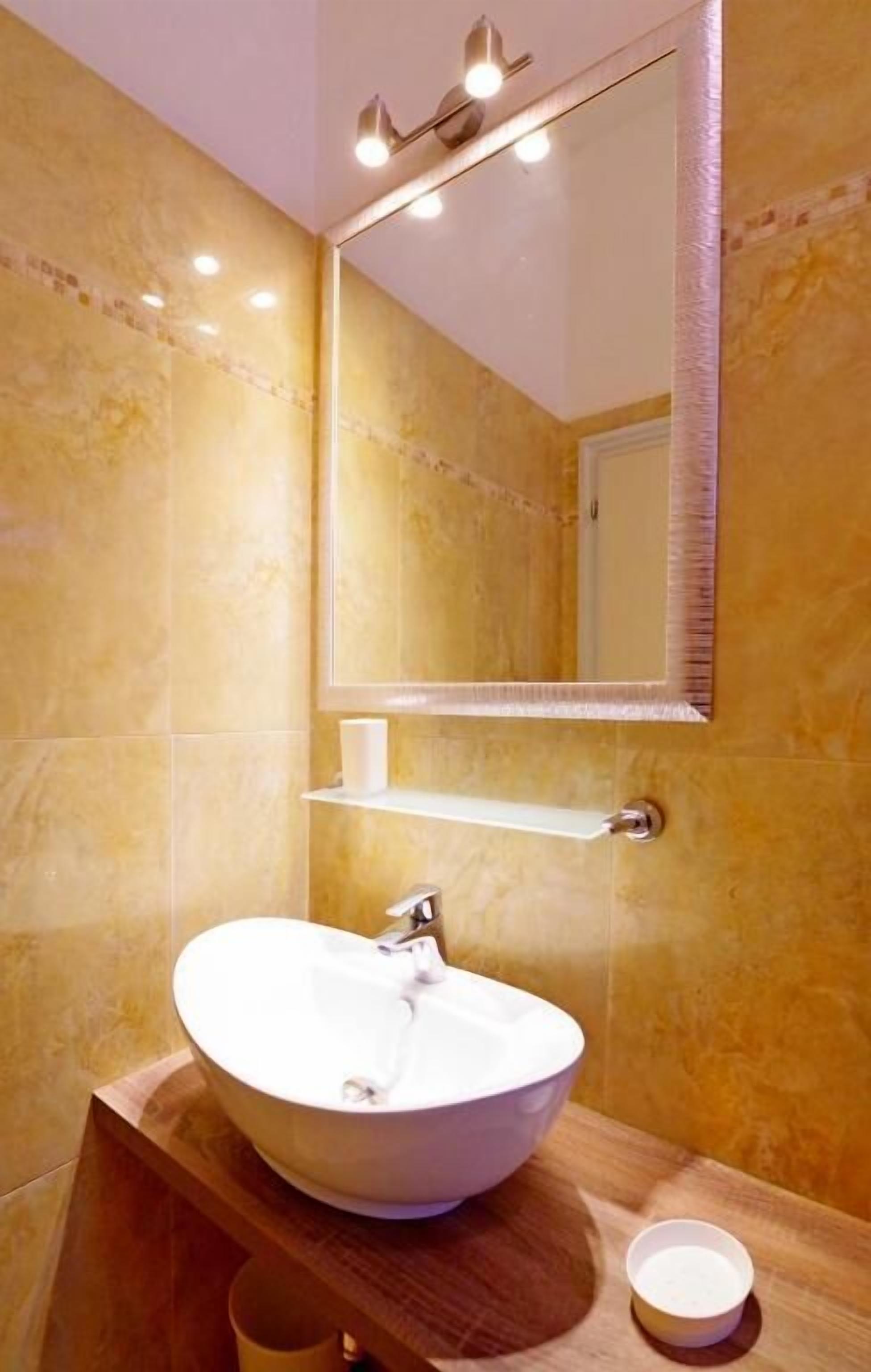 shower, rainfall showerhead, hair dryer, bidet