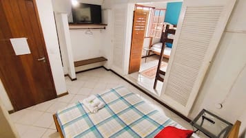 Quarto Sextuplo | Minibar, coffres-forts dans les chambres, Wi-Fi gratuit, draps fournis