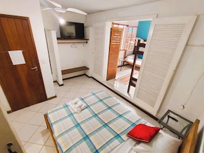 Quarto Sextuplo | Minibar, coffres-forts dans les chambres, Wi-Fi gratuit, draps fournis