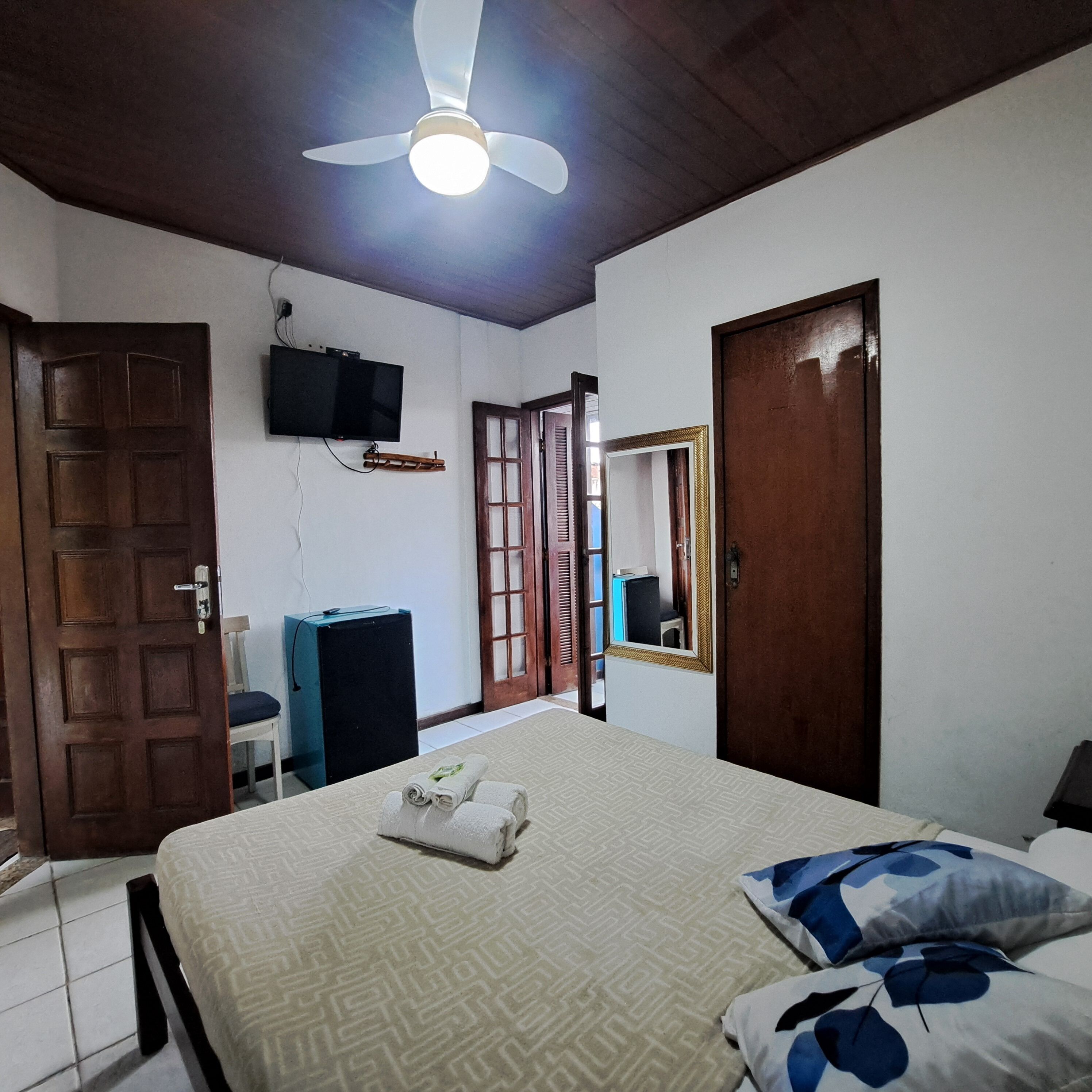 Quarto Triplo Casal | Minibar, coffres-forts dans les chambres, Wi-Fi gratuit, draps fournis