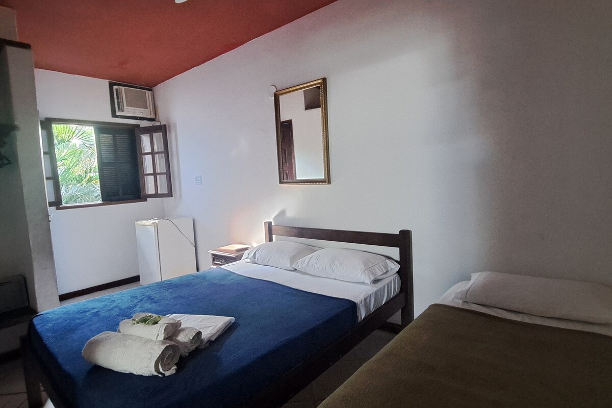 Quarto Triplo Casal | Frigobar, Wi-Fi de cortesia, roupa de cama
