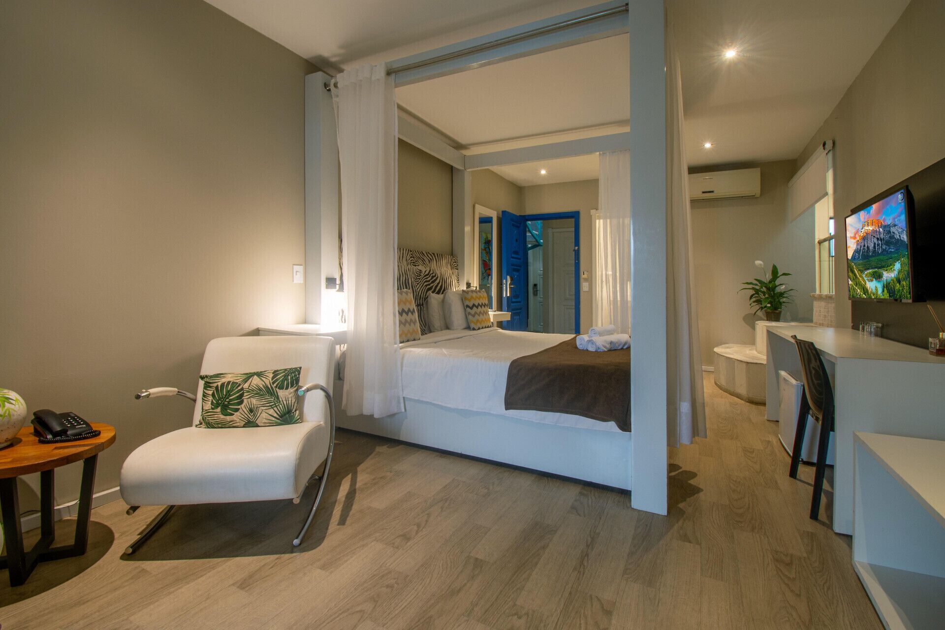 minibar, in-room safe, free wifi