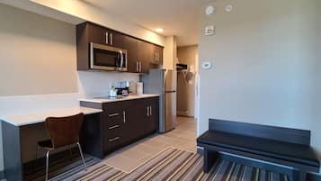 Suite, 1 Bedroom, Non Smoking | Langsir/tirai gelap terus, seterika/papan seterika