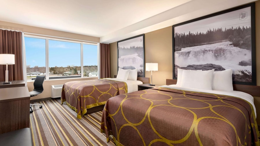 Super 8 by Wyndham Thompson