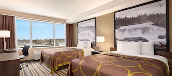 Super 8 by Wyndham Thompson