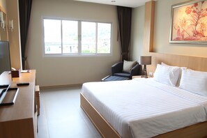 Superior Room | Minibar, in-room safe, desk, free WiFi - PP Charlie Beach Resort (Ko Phi Phi)