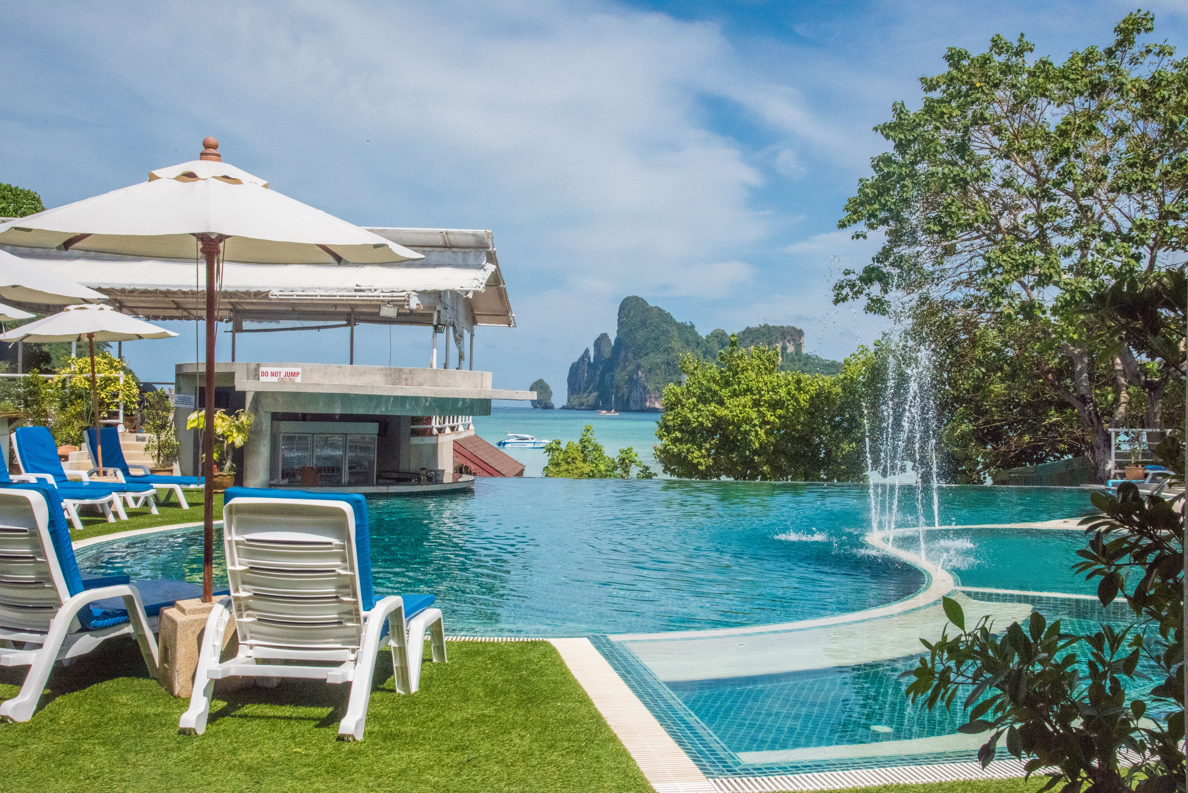 Poolside bar