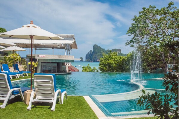 Poolside bar - PP Charlie Beach Resort (Ko Phi Phi)