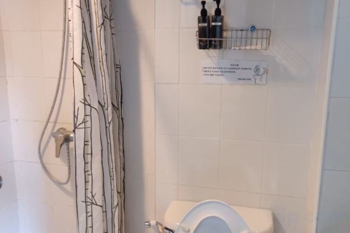 Bathroom | Shower, free toiletries, towels