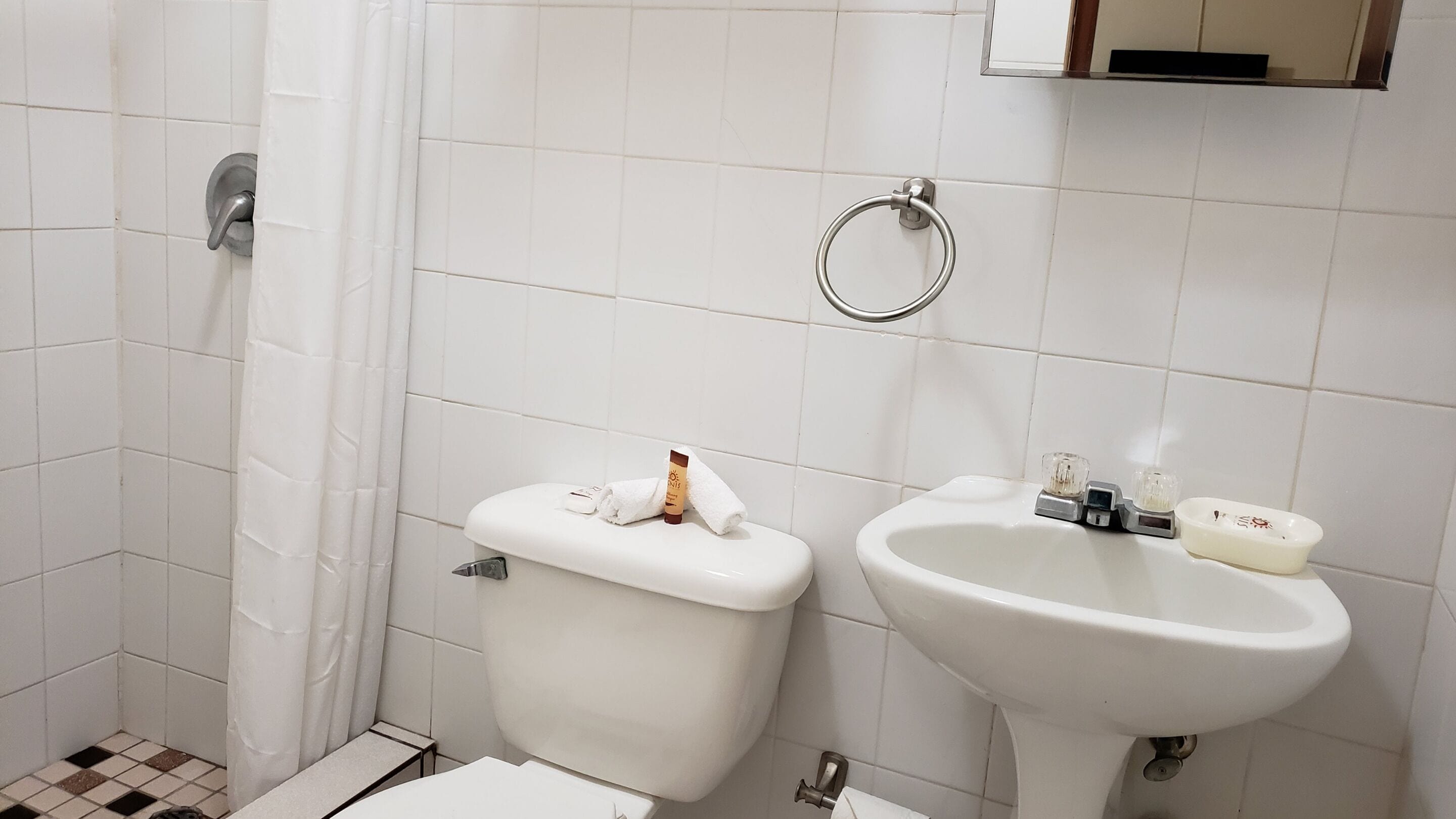 standard room, 1 queen bed | bathroom | bathtub, free toiletries, hair dryer, towels