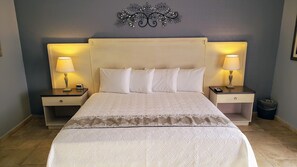 Honeymoon Suite | In-room safe, soundproofing, iron/ironing board, bed sheets