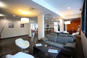 Interior - All Suites Appart Hôtel | Aéroport Paris-Orly Rungis (Rungis)
