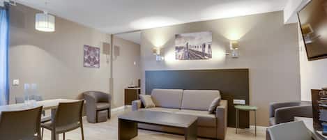Superior studio | Een bureau, geluiddichte muren, gratis wifi, beddengoed
