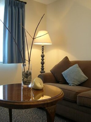 Living room - Heron's Landing Hotel (Campbell River)