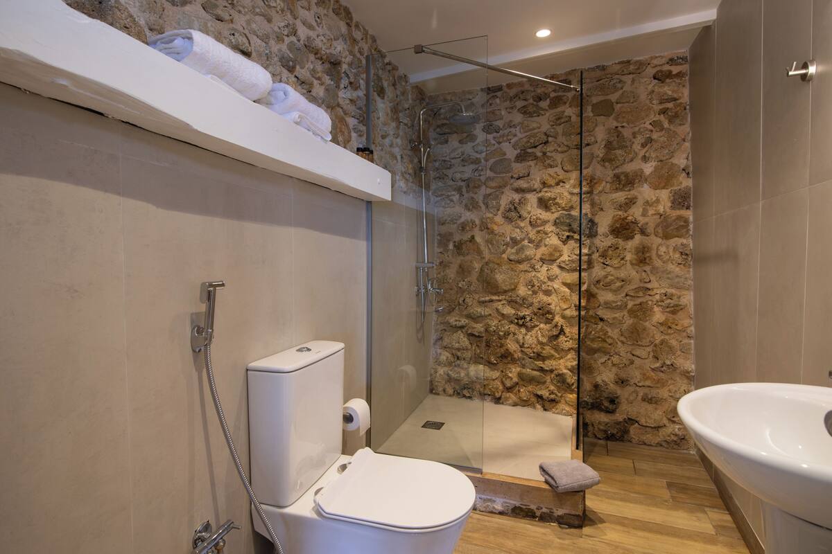 bungalow waterfront with mini private pool | bathroom | shower