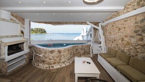 Bungalow waterfront with mini private pool | ลานระเบียง/นอกชาน