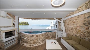 Bungalow waterfront with mini private pool | Terraço/pátio
