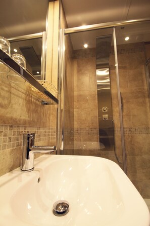 Bathroom sink - Hotel Boutique Villa Erina by Bossh Hotels - Adults recommended (Manilva)