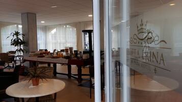 Daily continental breakfast (EUR 12 per person)