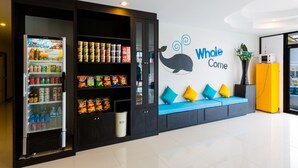 Lobby sitting area - Sleep Whale Hotel (Krabi)