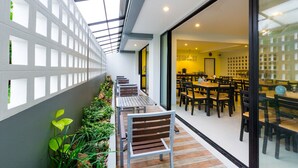 Daily cooked-to-order breakfast for a fee - Sleep Whale Hotel (Krabi)